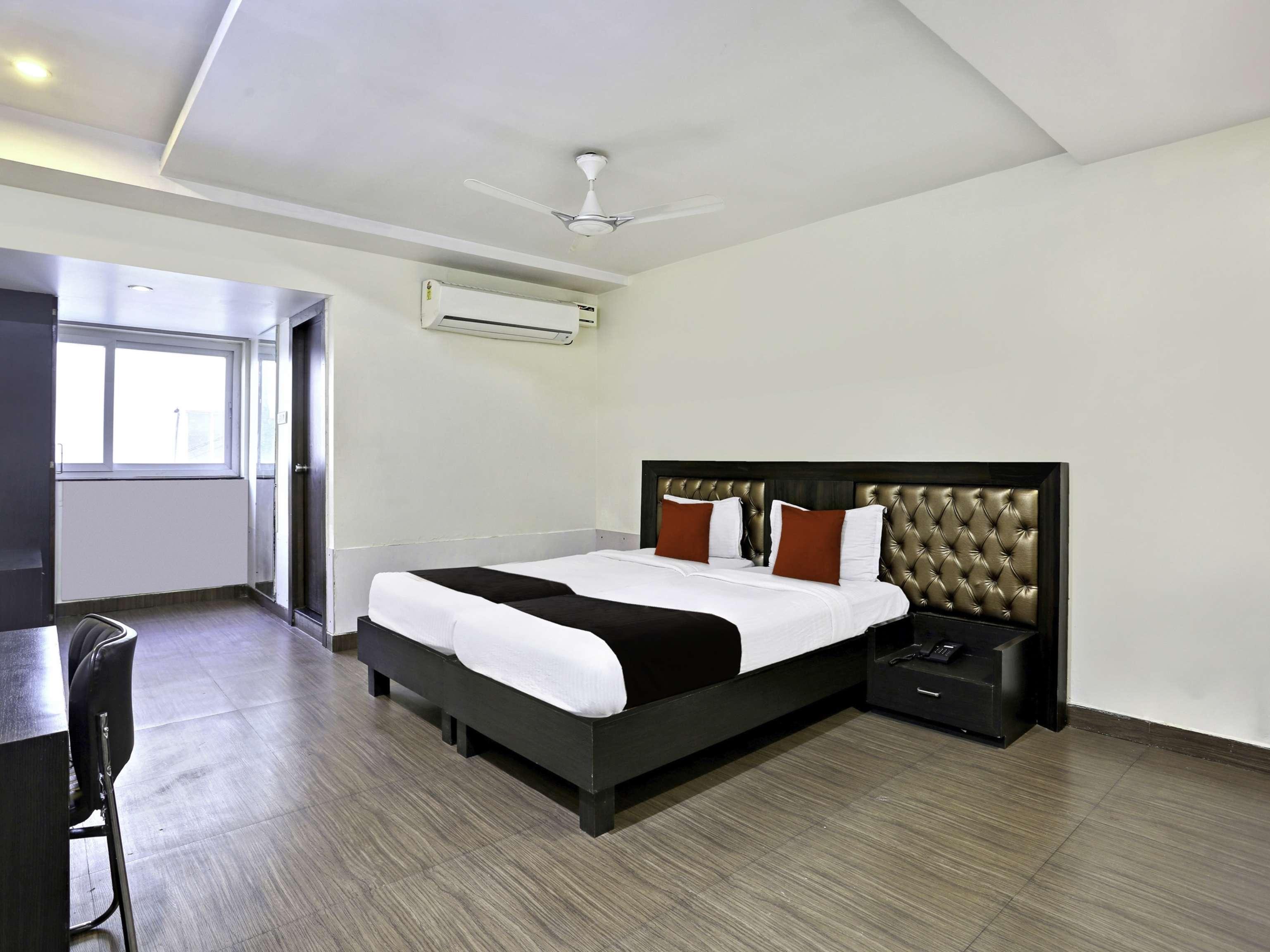 Kondapur  Townhouse Halcyon Deccan Inn Near Shilparamam מראה חיצוני תמונה