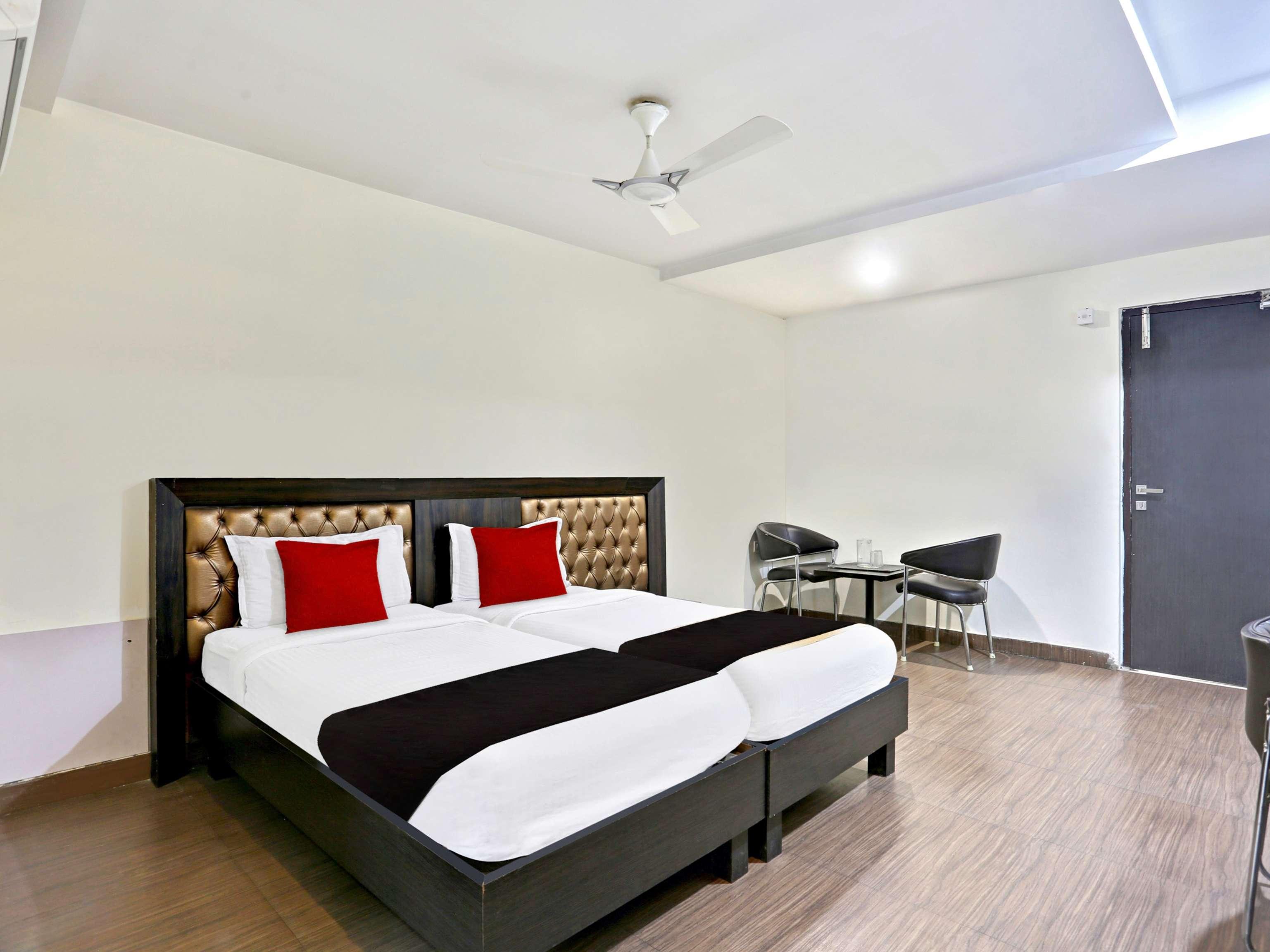 Kondapur  Townhouse Halcyon Deccan Inn Near Shilparamam מראה חיצוני תמונה