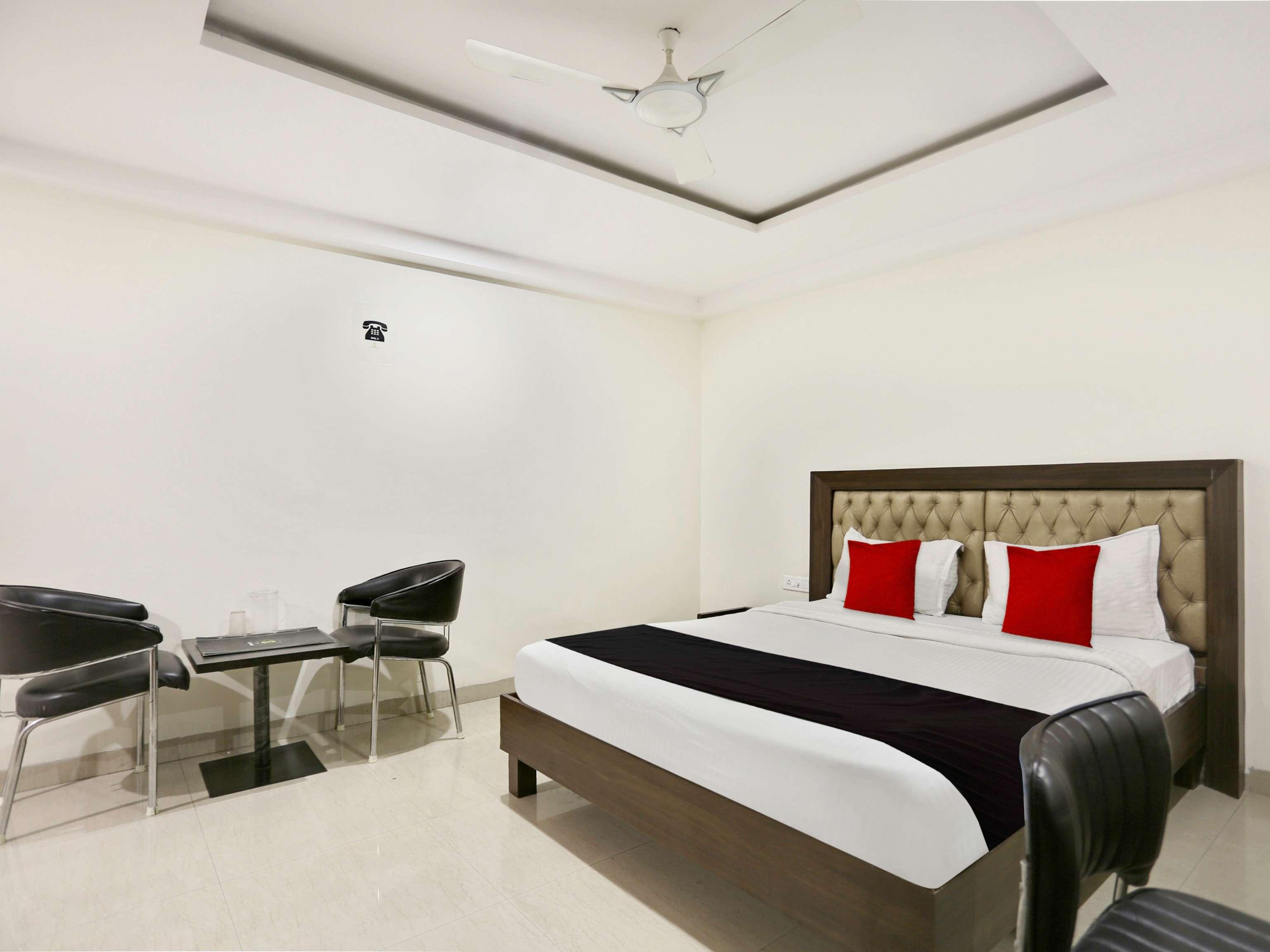 Kondapur  Townhouse Halcyon Deccan Inn Near Shilparamam מראה חיצוני תמונה