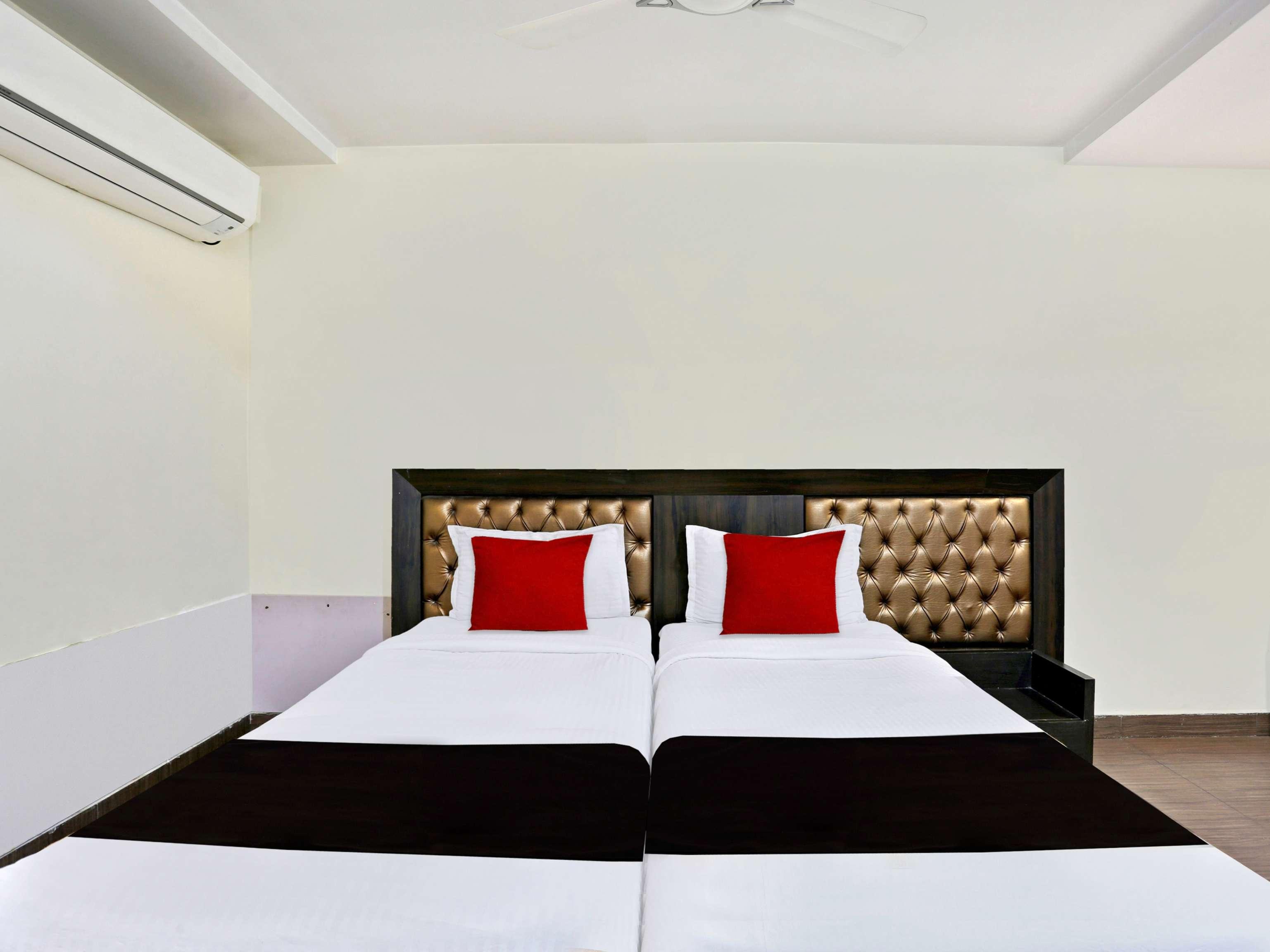 Kondapur  Townhouse Halcyon Deccan Inn Near Shilparamam מראה חיצוני תמונה