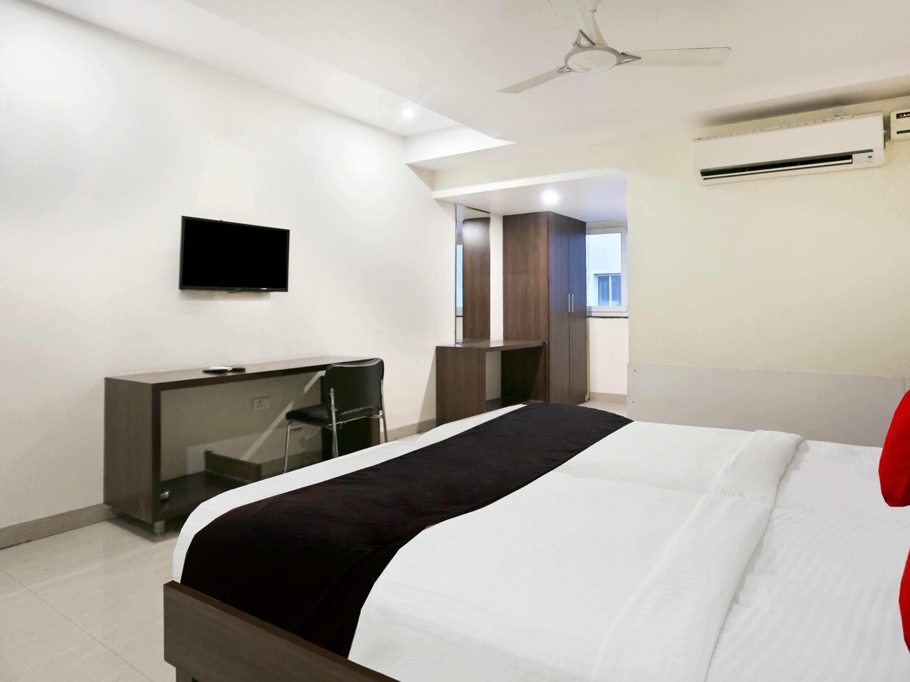 Kondapur  Townhouse Halcyon Deccan Inn Near Shilparamam מראה חיצוני תמונה