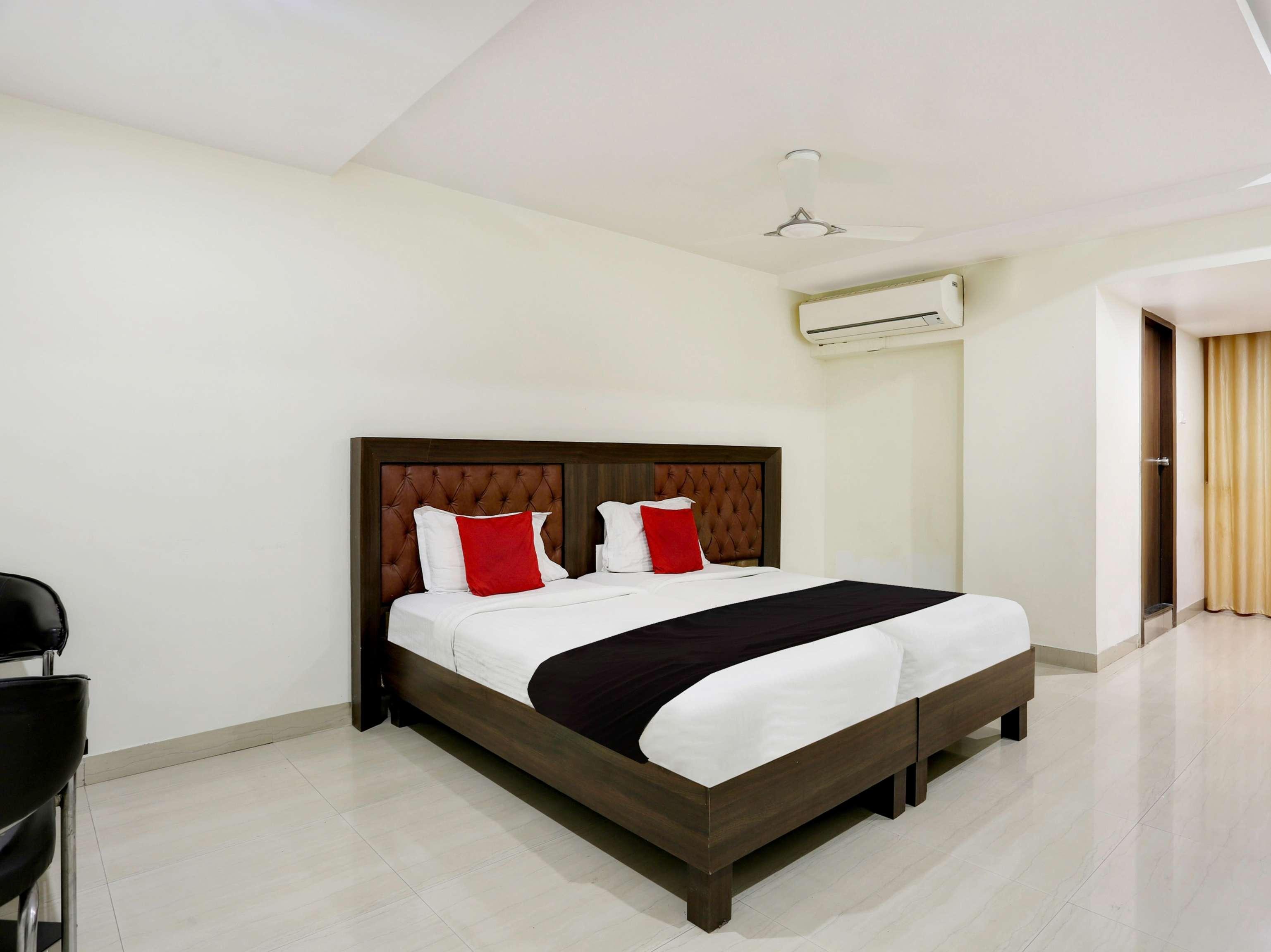 Kondapur  Townhouse Halcyon Deccan Inn Near Shilparamam מראה חיצוני תמונה