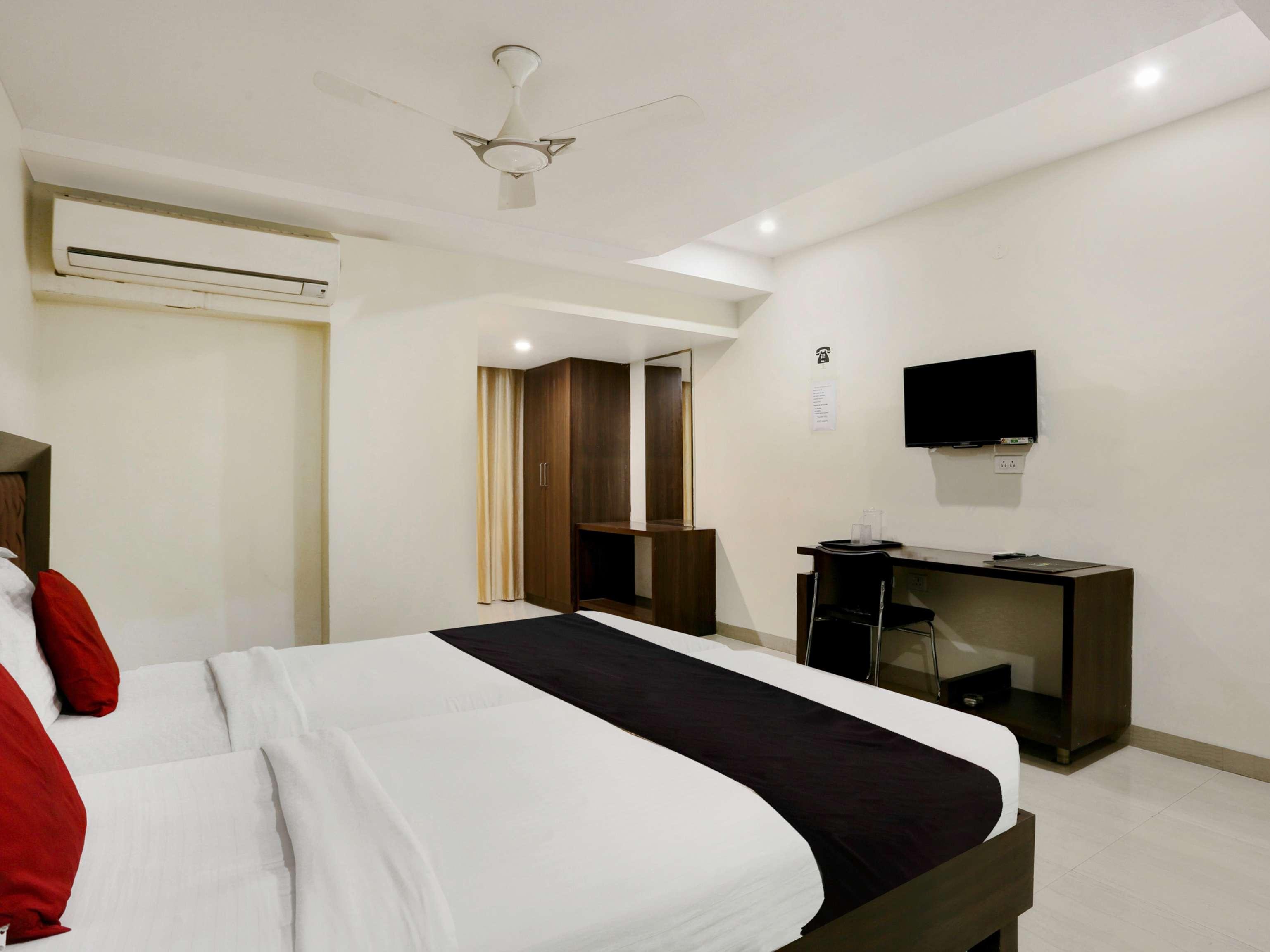 Kondapur  Townhouse Halcyon Deccan Inn Near Shilparamam מראה חיצוני תמונה