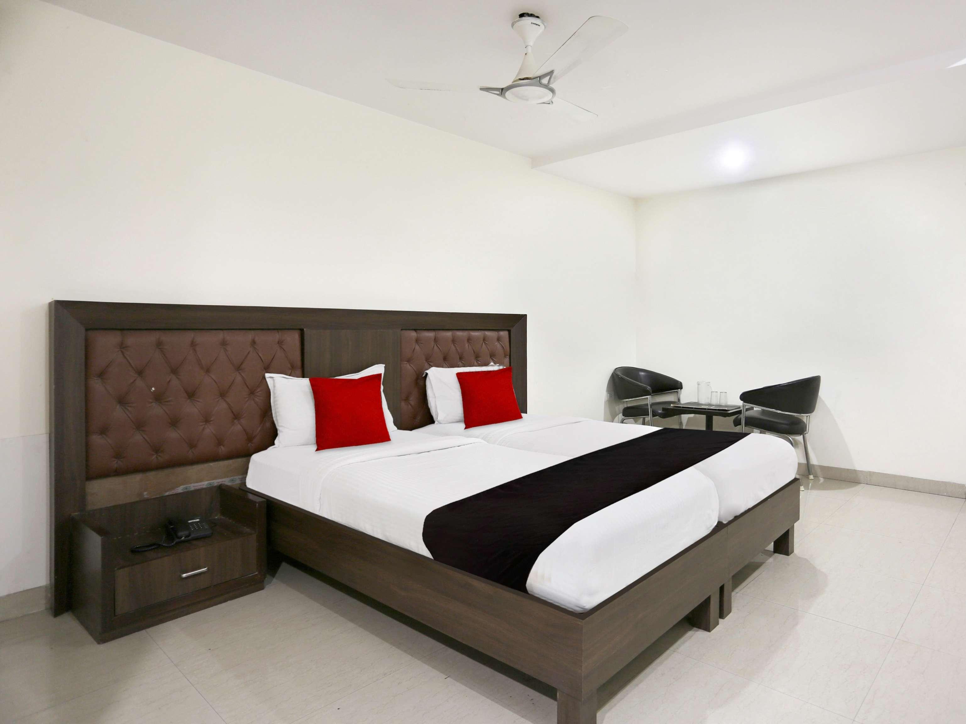 Kondapur  Townhouse Halcyon Deccan Inn Near Shilparamam מראה חיצוני תמונה