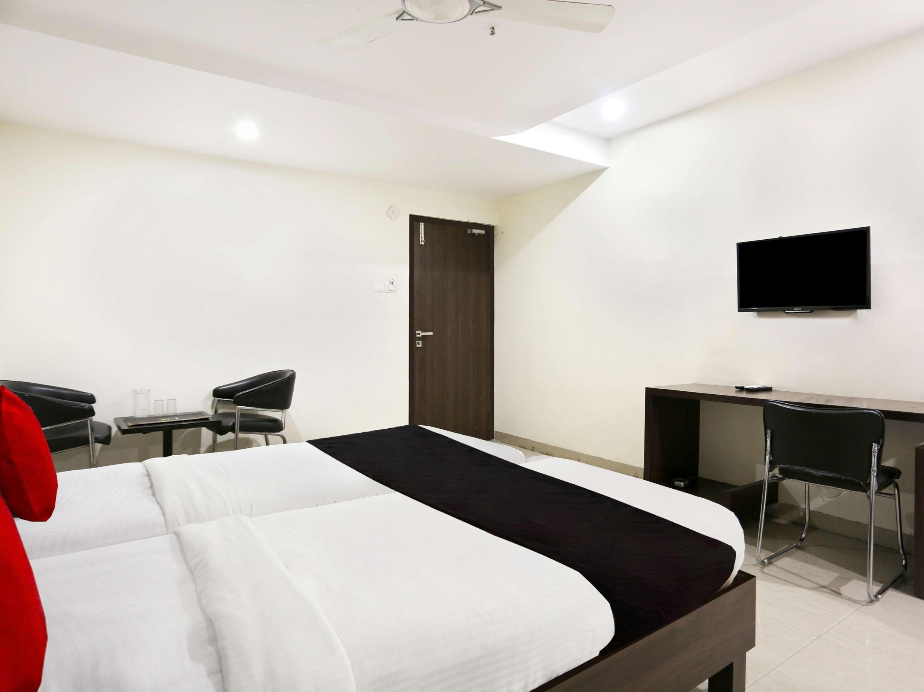 Kondapur  Townhouse Halcyon Deccan Inn Near Shilparamam מראה חיצוני תמונה
