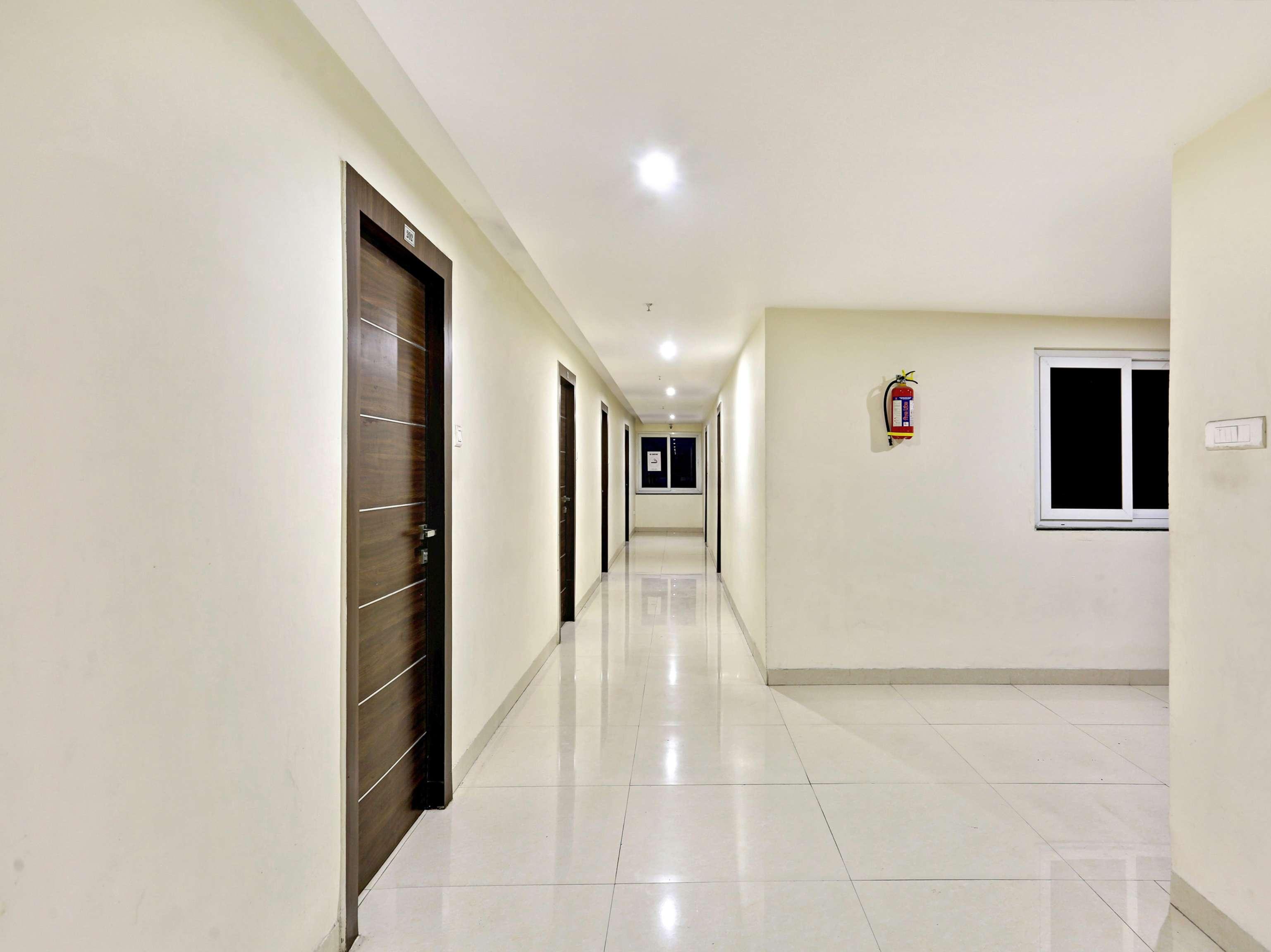 Kondapur  Townhouse Halcyon Deccan Inn Near Shilparamam מראה חיצוני תמונה