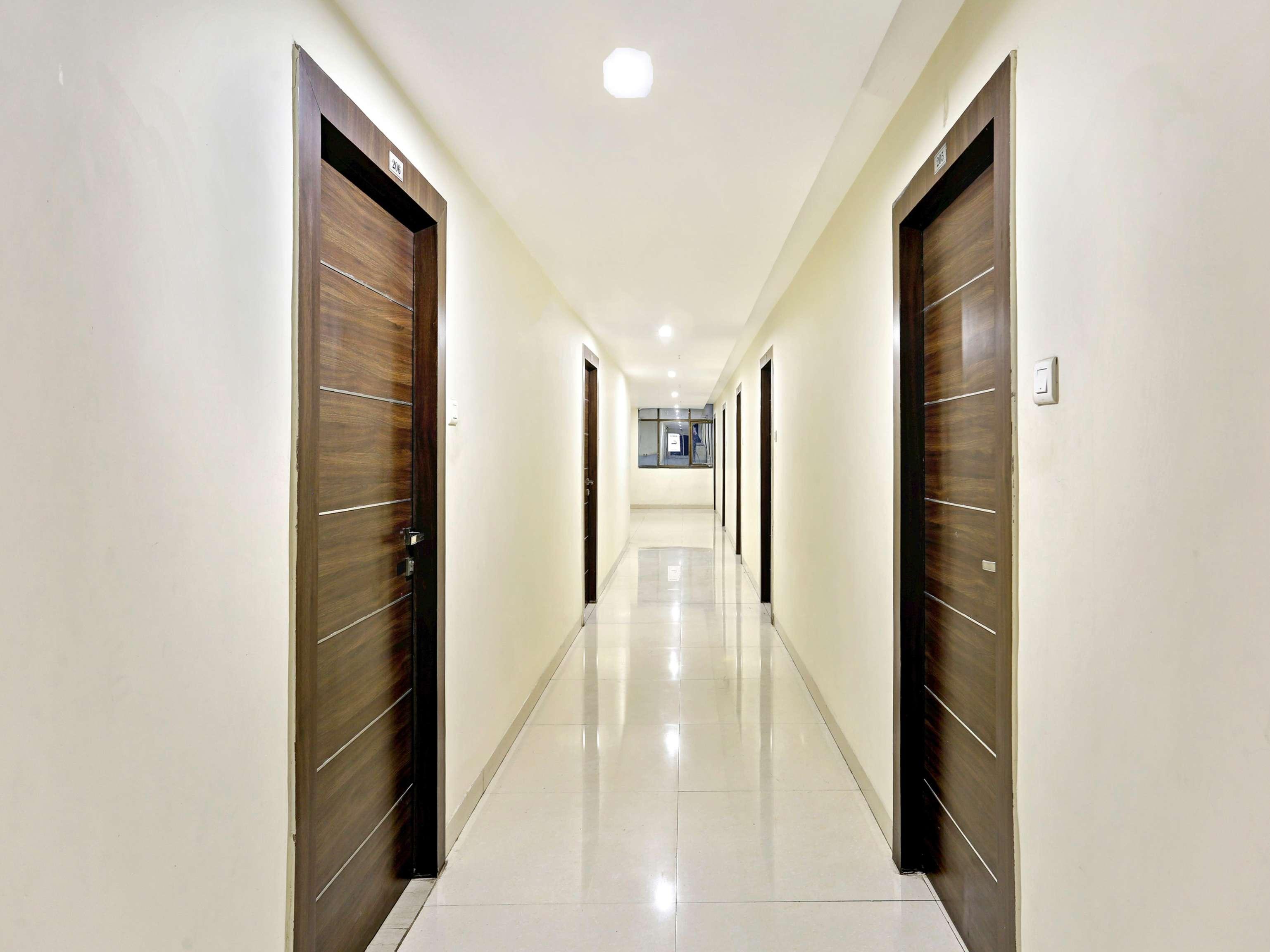Kondapur  Townhouse Halcyon Deccan Inn Near Shilparamam מראה חיצוני תמונה