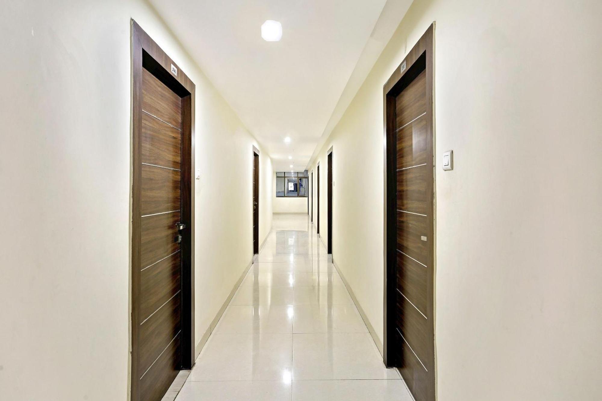 Kondapur  Townhouse Halcyon Deccan Inn Near Shilparamam מראה חיצוני תמונה