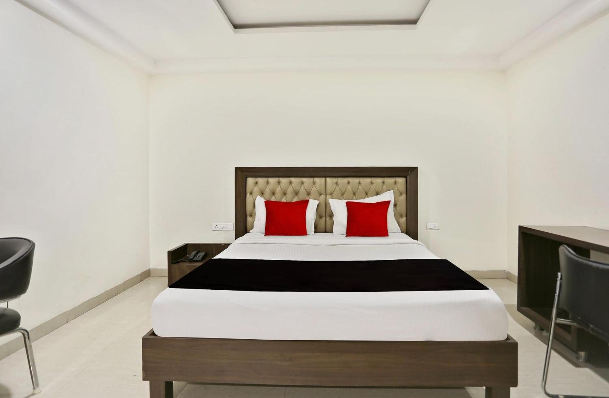Kondapur  Townhouse Halcyon Deccan Inn Near Shilparamam מראה חיצוני תמונה