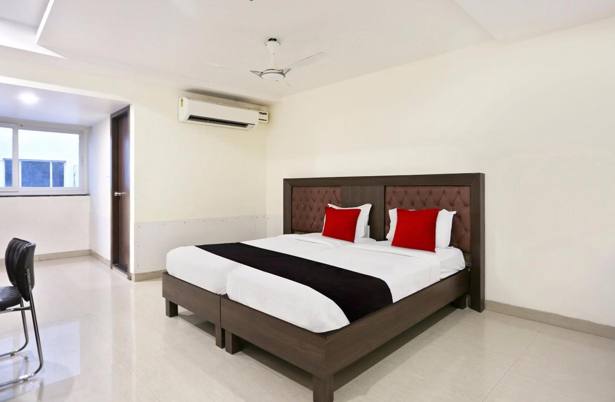 Kondapur  Townhouse Halcyon Deccan Inn Near Shilparamam מראה חיצוני תמונה