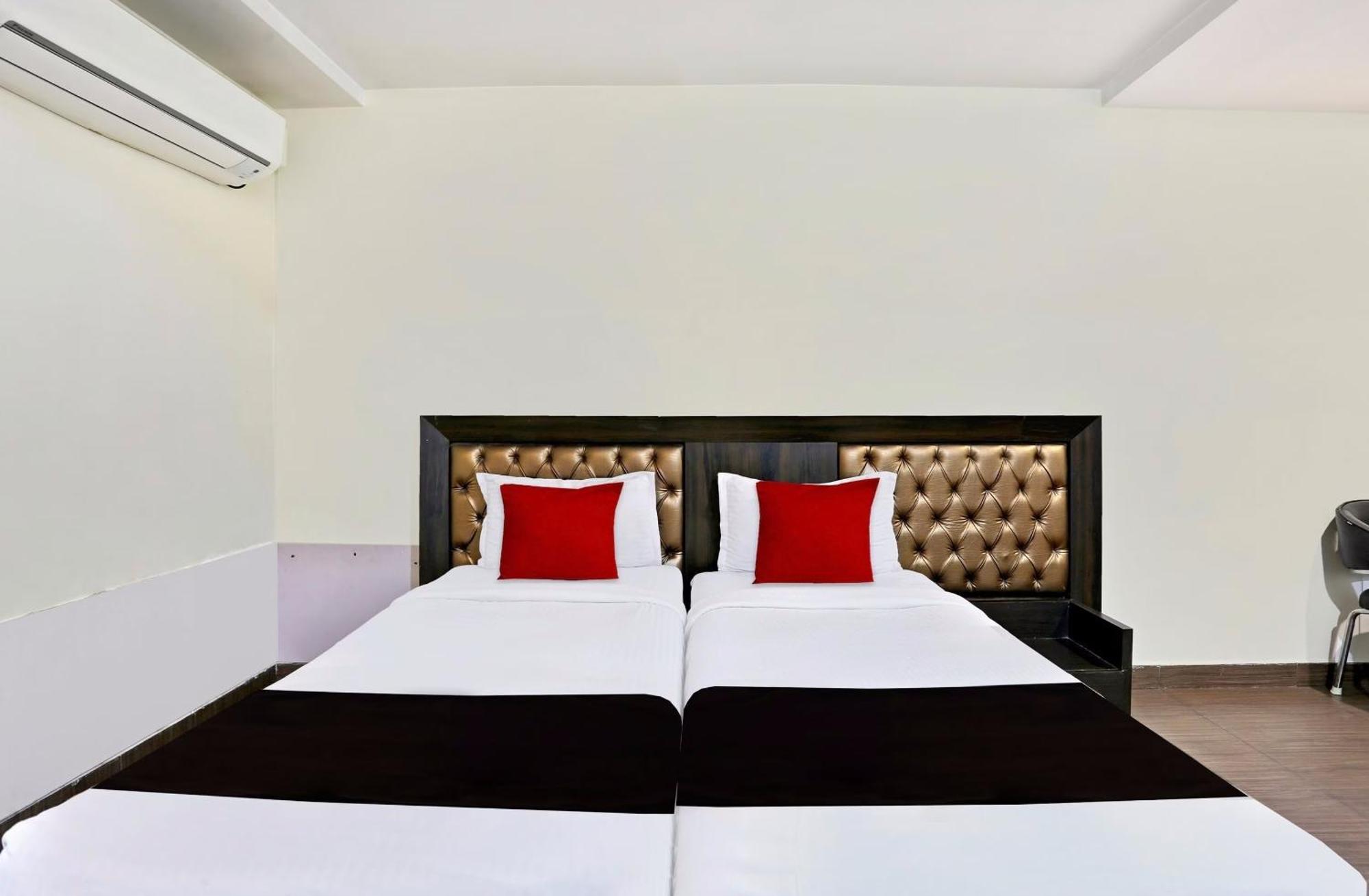 Kondapur  Townhouse Halcyon Deccan Inn Near Shilparamam מראה חיצוני תמונה