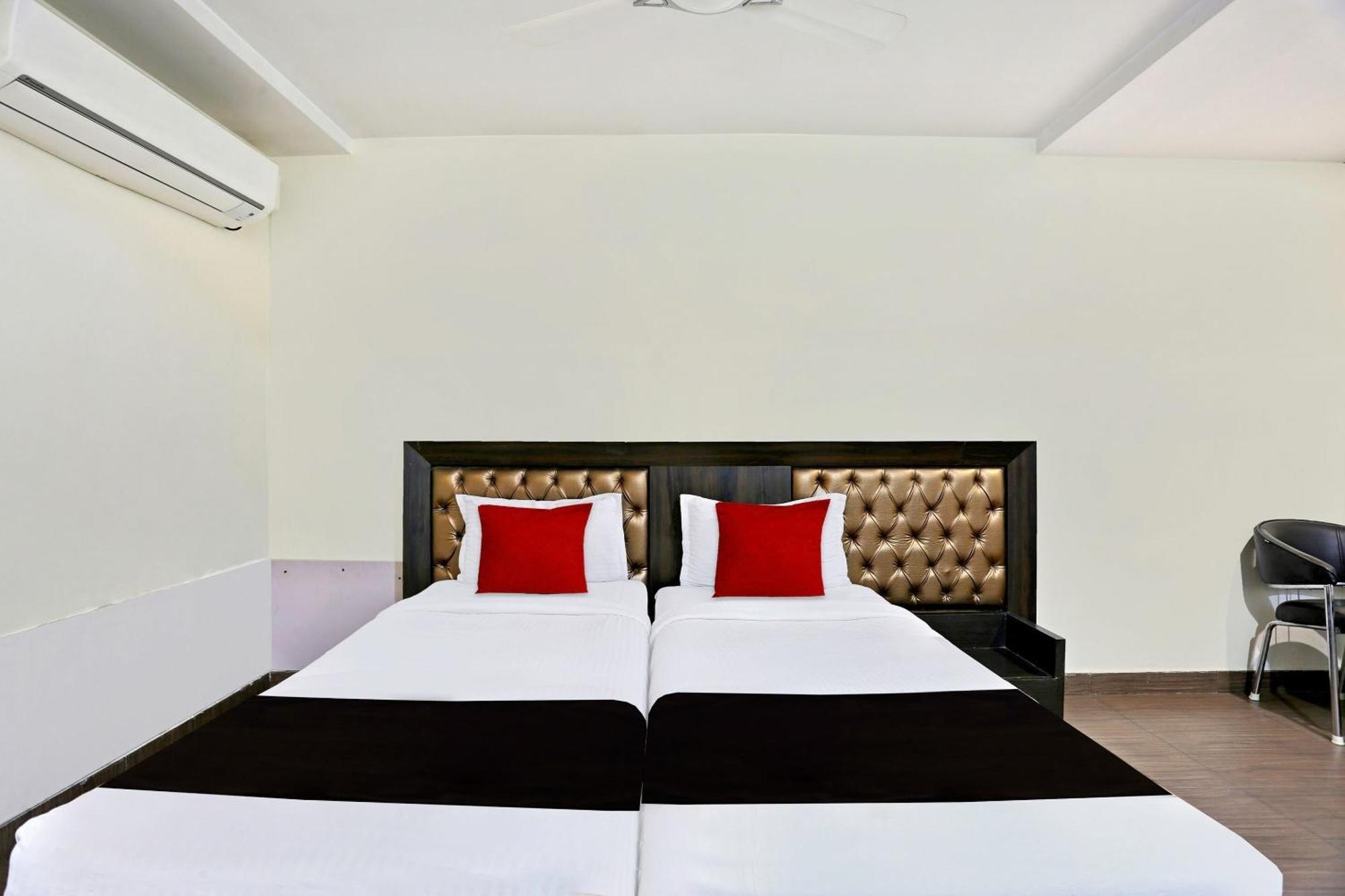 Kondapur  Townhouse Halcyon Deccan Inn Near Shilparamam מראה חיצוני תמונה