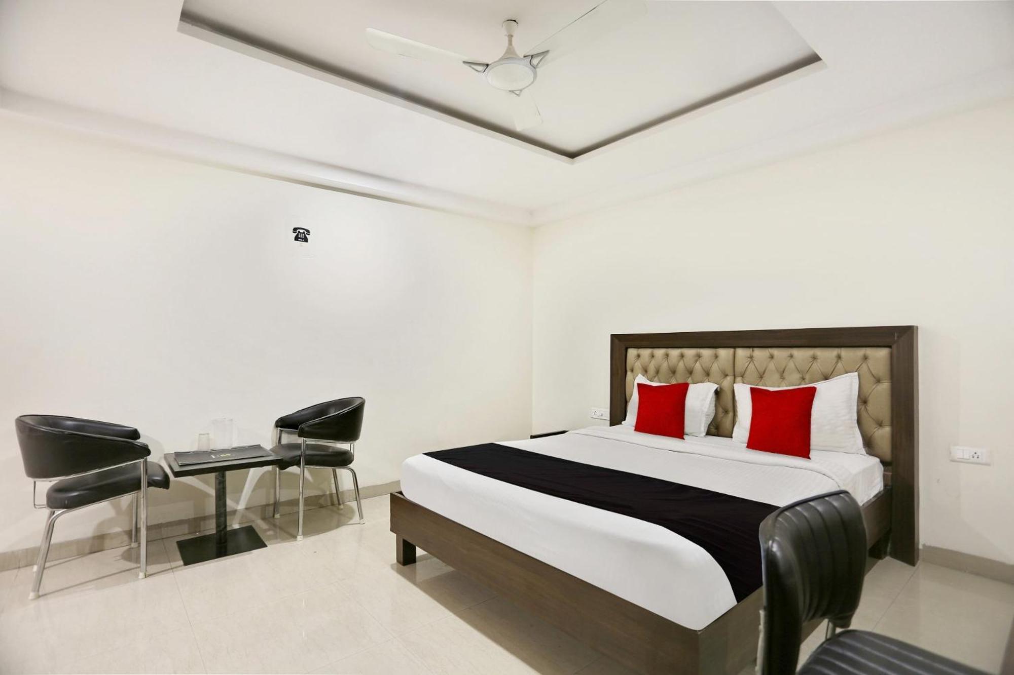 Kondapur  Townhouse Halcyon Deccan Inn Near Shilparamam מראה חיצוני תמונה